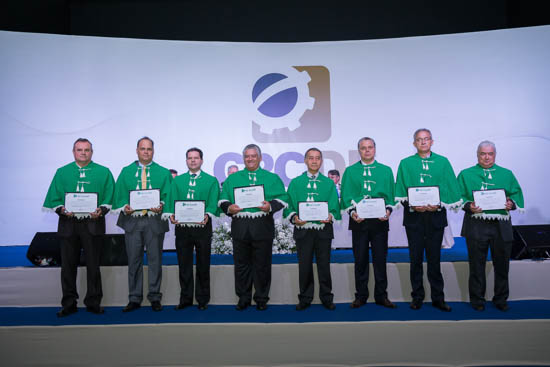 Celebrar convênios, contratos e intercâmbios com diversas entidades com vista ao aprimoramento e desenvolvimento de suas atividades e da Ciência Contábil