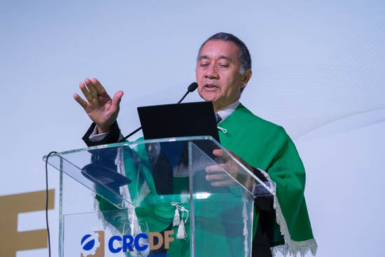 Colaborar com as autoridades educacionais do Distrito Federal visando o aperfeiçoamento do ensino contábil