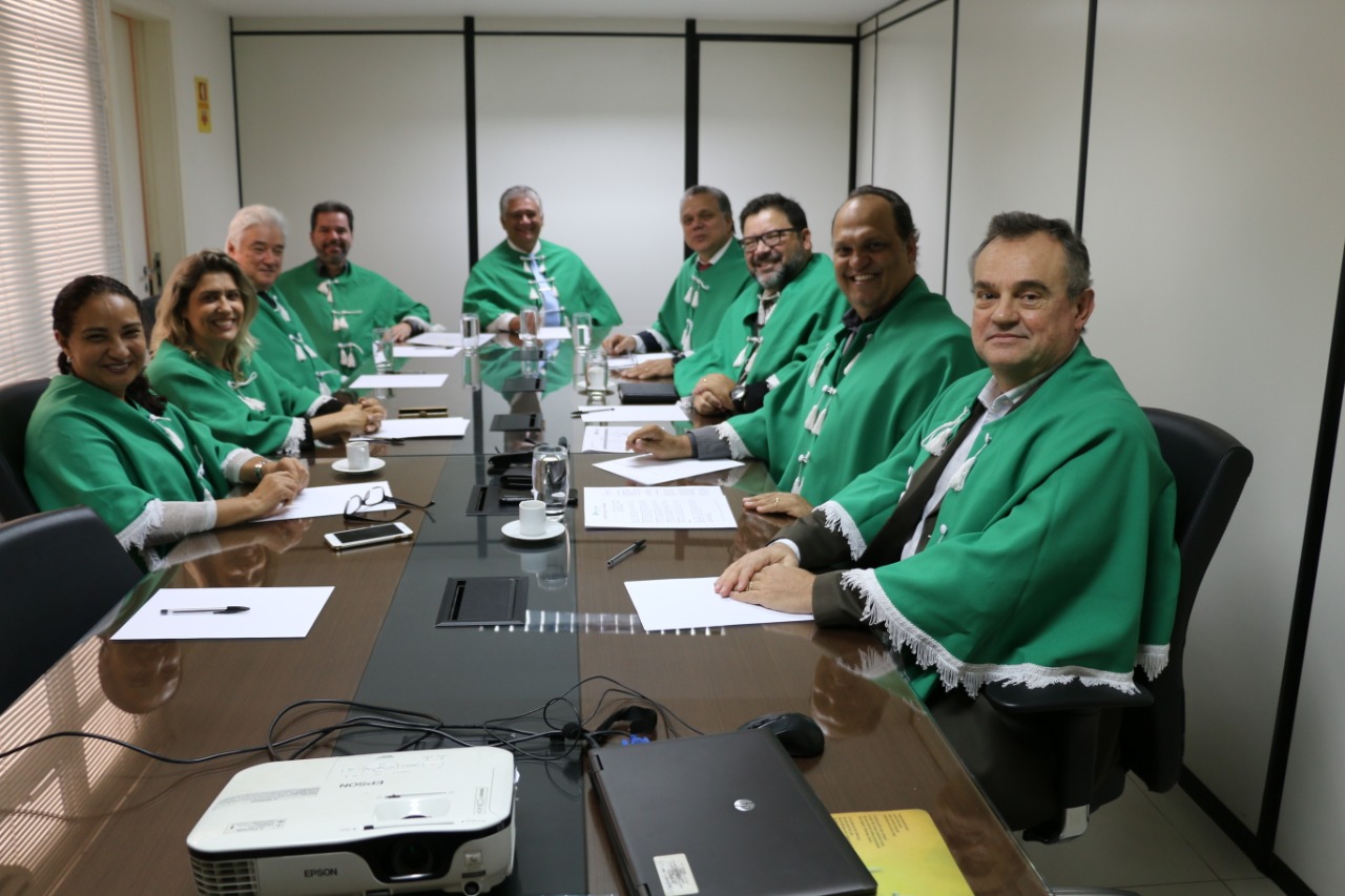 Estimular a participação de seus membros em congressos, convenções e outros encontros de contabilistas