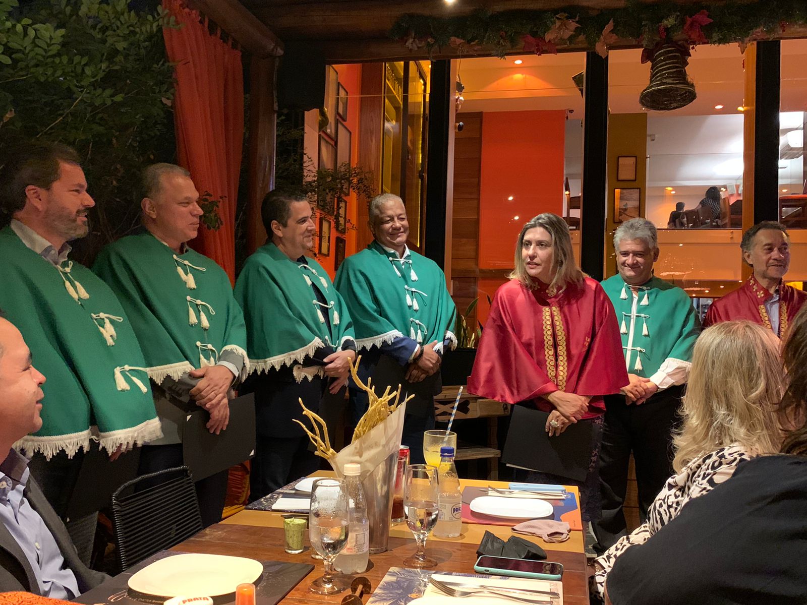 Publicar revistas e informativos de suas atividades, bem como obras relacionadas à aplicação da Ciência Contábil